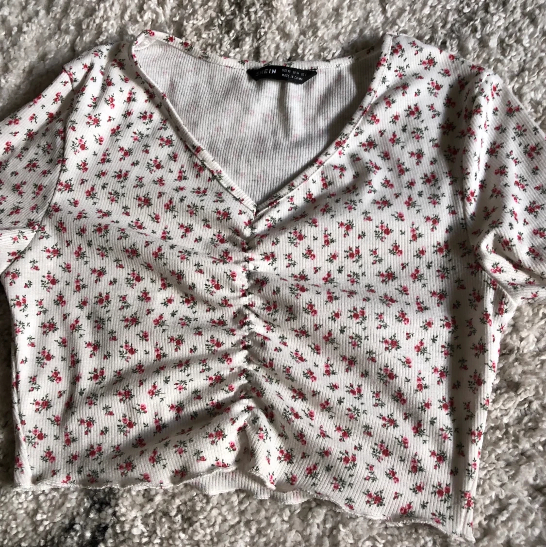 Blommmig magtröja 🌸 - 90