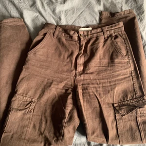 Cargo byxor - Snygga cargos från zalando. Inte använt dem så mkg 