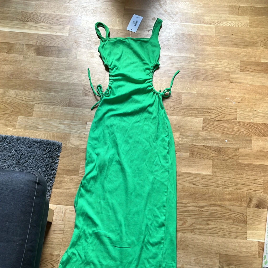 Ribbad klänning storlek M   - 91