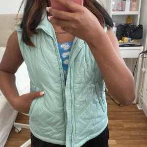 Blå väst - XS väst den är Liten och bra för höst 