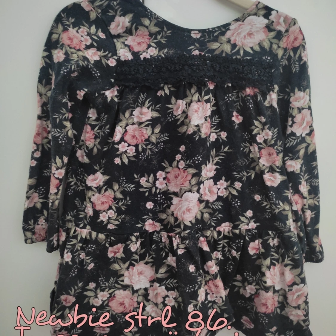 Newbie klänning i strl 86