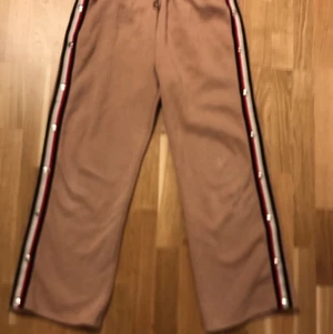 River Island button sweatpants  - I bought these three months ago and I never use them so I have decided to sell it. If u are a size large then they hug around the bum. If you are a size medium, it hugs a bit less. These pants can be unbuttoned on the bottom of the pants.