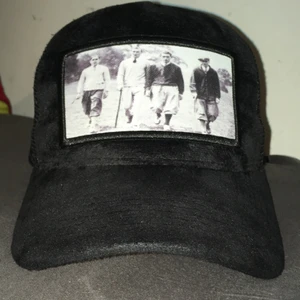 Säljer min emilio pendenza keps  - Hej säljer min emilio pendenza keps den är sönder i spänner med två knappar men går och Hanoi sig endå 