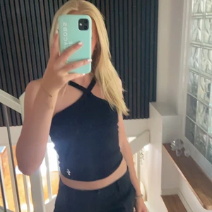 Gina topp - Säljer denna ribbade topp då jag ej får användning för den storlek xs men passar s.