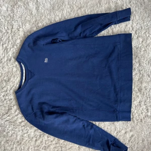 Lee tröja  - Blå Lee tröja, andvänd ett fåtal gånger.  Köparen står för frakten!