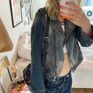 Jeansjacka - Asball jeansjacka från zara☄️toppen kvalité i storlek S💗💗💗 