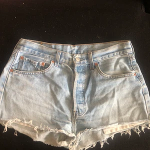 Shorts Levis 501 - Avklippta Levis 501