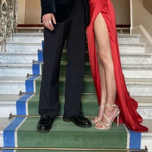 Klackskor - Säljer dessa jättefina klackskor, dem är använda endast en gång! Vid snabb affär säljer jag billigt! Nypriset är 700  