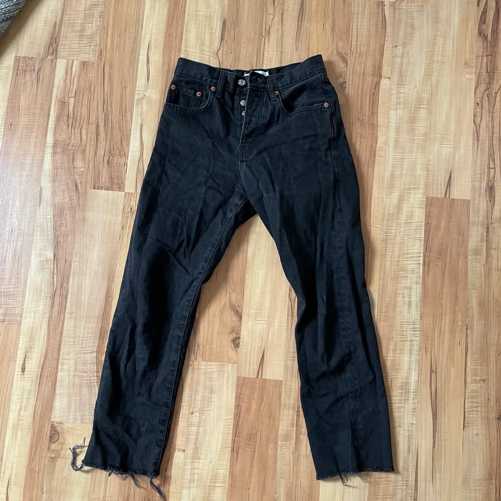 Raka jeans från mango i modellen ”Havana”. Använda endast några få gånger eftersom de inte passade mig. 💕 Nypris 399 men säljer för 150.. Jeans & Byxor.