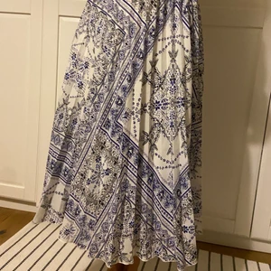 Kjol - Jättefin lång sommarkjol. Kommer tyvärr inte till användning 