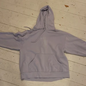 Monki hoodi  - Köpte för 250 säljer för 80kr Spårbart frakt 66kr💗