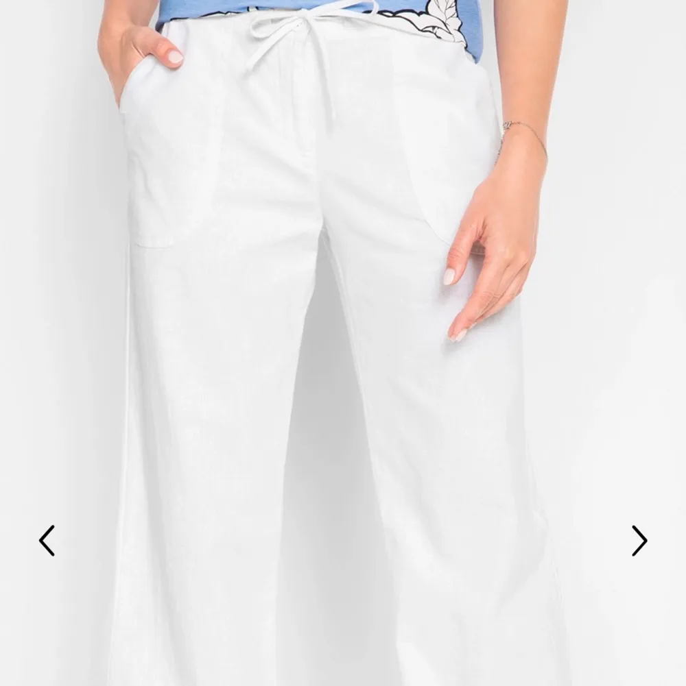 Säljer dessa vita linnebyxor från bonprix. Aldrig använda men säljer då dom är förstora för mig. Säljer för 170kr exklusive frakt💕☺️💞🌸. Jeans & Byxor.