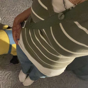 vintage stickad tröja - köpt second hand men skick är jätte bra. ärmarna korta till armbågen. dm för mer info o bilder!!! pris kan diskuteras☝🏽