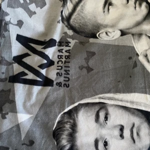 Filt - Säljer min kusins Filt med Marcus o Martinus grej hahahahha🤍70kr+frakt, hör av dig för fler bilder
