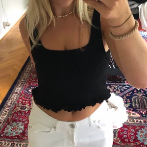 Zara linne med volang  - Oanvänt svart zara linne med en söt volang