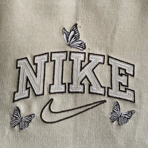 Nike - Säljer Nike tröja beige strl L 250 plus frakt 