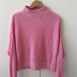 Rosa tröja medium - Obs! Du får själv stå för fraktkostnaden😊