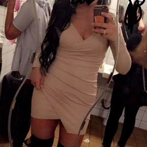 Klänning - klänning från nelly använd en gång