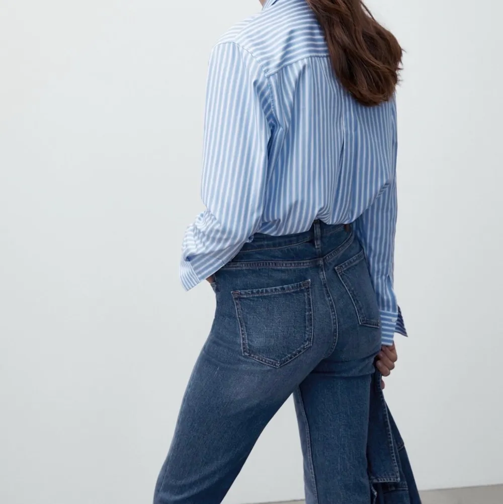 Helt nya jeans från Massimo Dutti! Modellen heter high waist flare Storlek: 25  Helt oanvända pga fel storlek! Hittar inte kvittot och har köpt ett par till i en större storlek.  Pris: 699:- köpta på massimo Dutti i mall of scandinavia. Jeans & Byxor.
