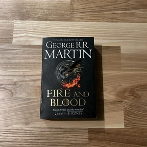 Bok - Säljer min Fire and Blood bok som jag aldrig läst, boken är skriven på Engelska :) 