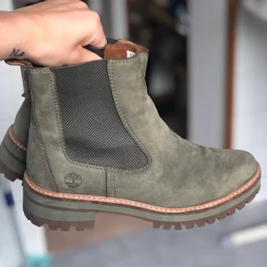 Timberland kängor - Gröna timberland kängor i väldigt bra skick. Använda max 8 ggr. Köpta för 2000 kr.