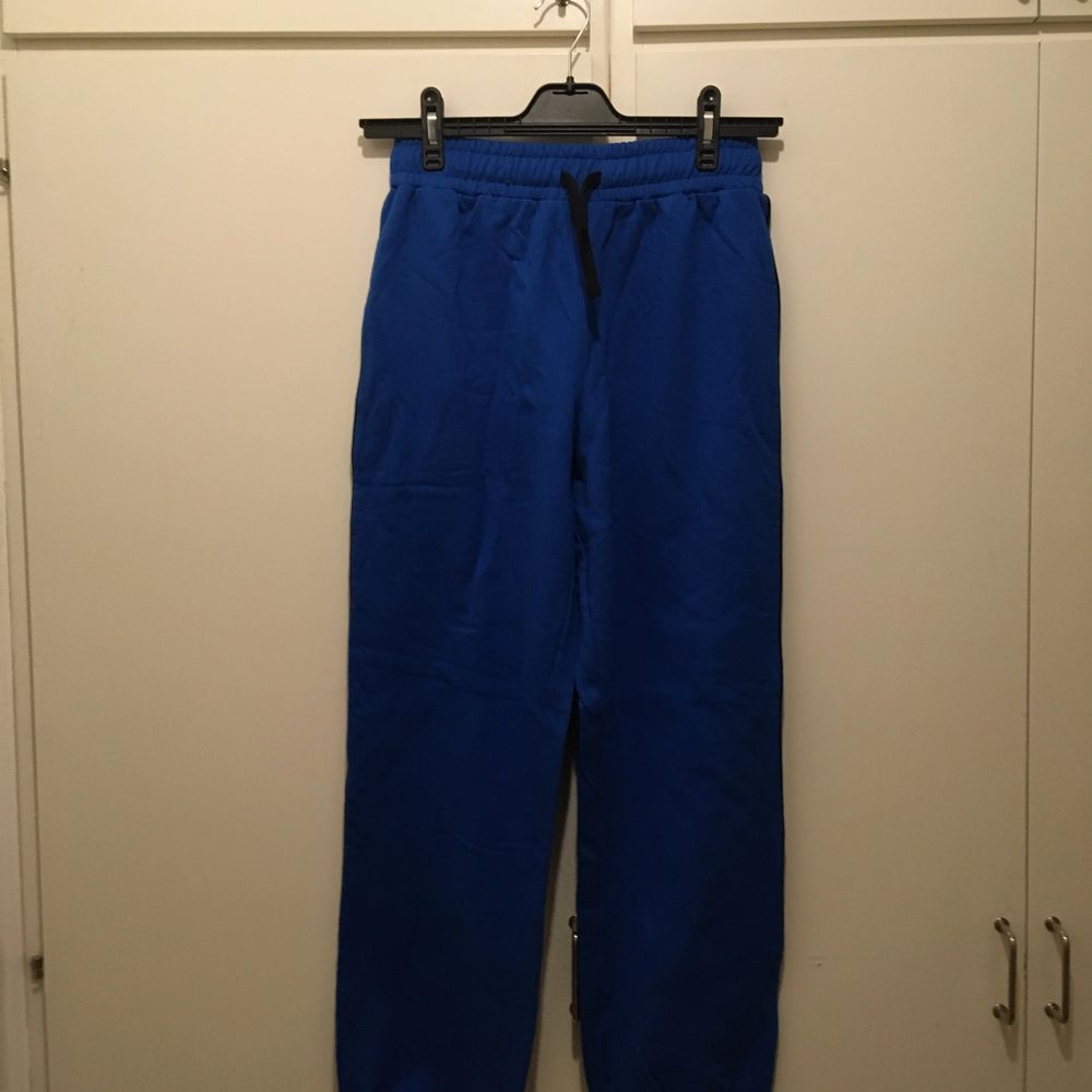 Blå oanvända mjukisbyxor från bonprix. Jeans & Byxor.