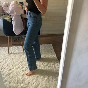 Rowe weekday - Weekday jeans - Rowe  Storlek 26/32 - npgot stretchigare i midjan 