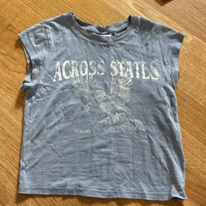 Across States topp  - Jättefin topp endast 40 kr! Först till kvar gäller. Har mer toppar på min sida! :) 