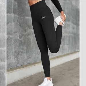 Träningstights - Säljer dessa fina tights från ICIW för att dem inte kommer till användning! Använda fåtal ggr, som nya! Fler bilder fås självklart vid intresse! Nypris 599kr