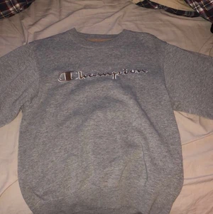 Champion tröja  - Super fin o skön äkta Champion tröja som it kommer till användning längre. skriv om du har frågor💕