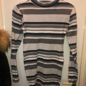 Klänning 💕 - Jätte söt klänning från Bilbos som inte kmr till användning den är ganska lång och jätte strechig och skön💕