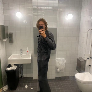 Mc MotorcykelJacka  - Vintage Mc Jacka, märkt 54 men sitter som Small. Skinnjacka.