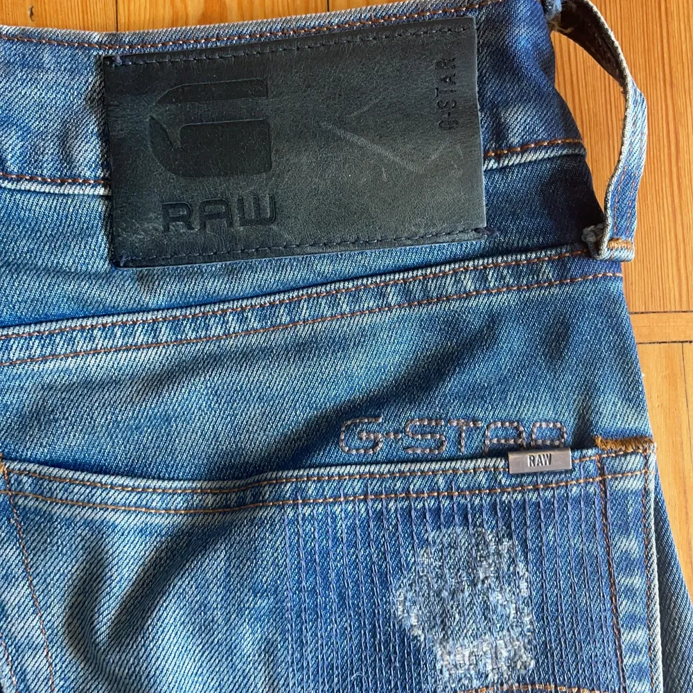 Fräscha jeans, använt Max 5 gånger  Finns inte o köpa längre från butik eller hemsida . Jeans & Byxor.