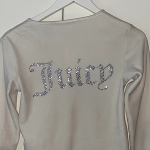 JUICY COUTORE - En jätte fin juicy coutore ”cardigan”. Den är såå fin💗💗💗 300 inklusive frakt ❤️ STORLEK S 