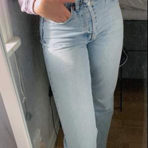 Skitsnygga jeans från Zara som tyvärr blivit för små för mig, storlek 36/S.