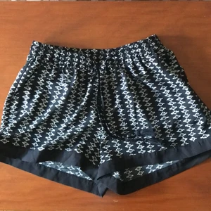 Lager 157 shorts med blommor stl XS - Aldrig använda! Perfekt till sommaren! I lent material <3
