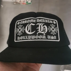 Chrome hearts keps  - Oanvänd köptes 2021 i Miami. Har tyvärr ej kvitto kvar, men äkta silver på toppen samt ni kan legit checka den via Facebook grupper 