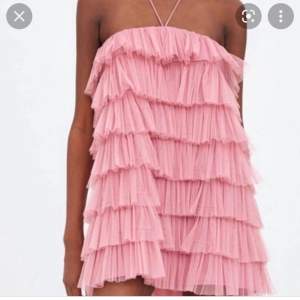 Jag söker denna klänningen!!