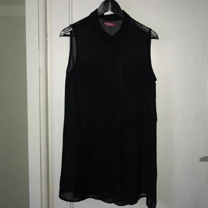 Längre svart skjorta från Indiska - Knappt använd! 