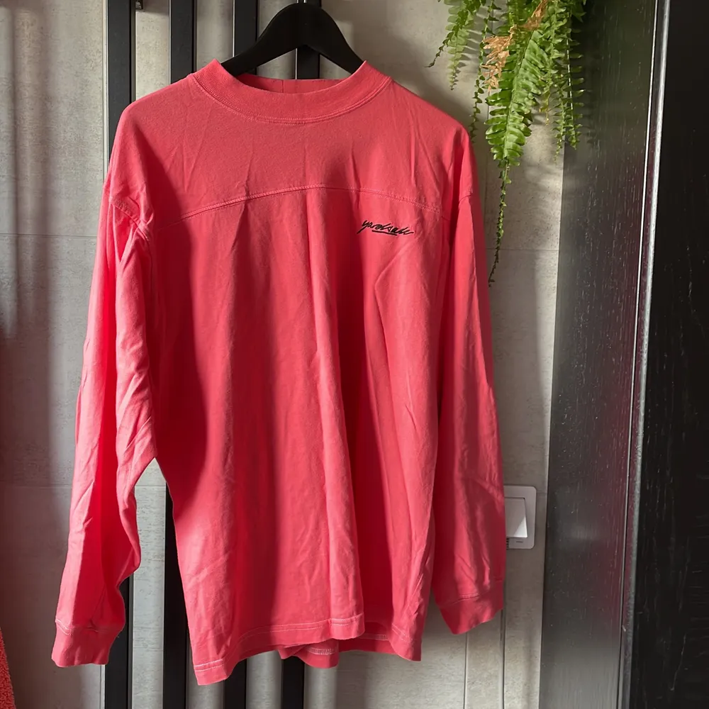 Långärmad rosa tröja från Yardsale i storlek L som använts två gånger. . Skjortor.