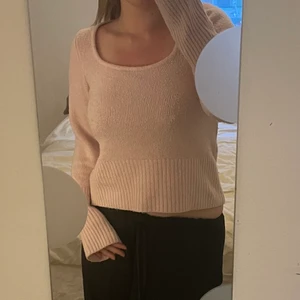 Tröja - Långärmad tröja köpt här på plick för 250 kr❤️ superfin verkligen! I M men passar mig som är xs-s