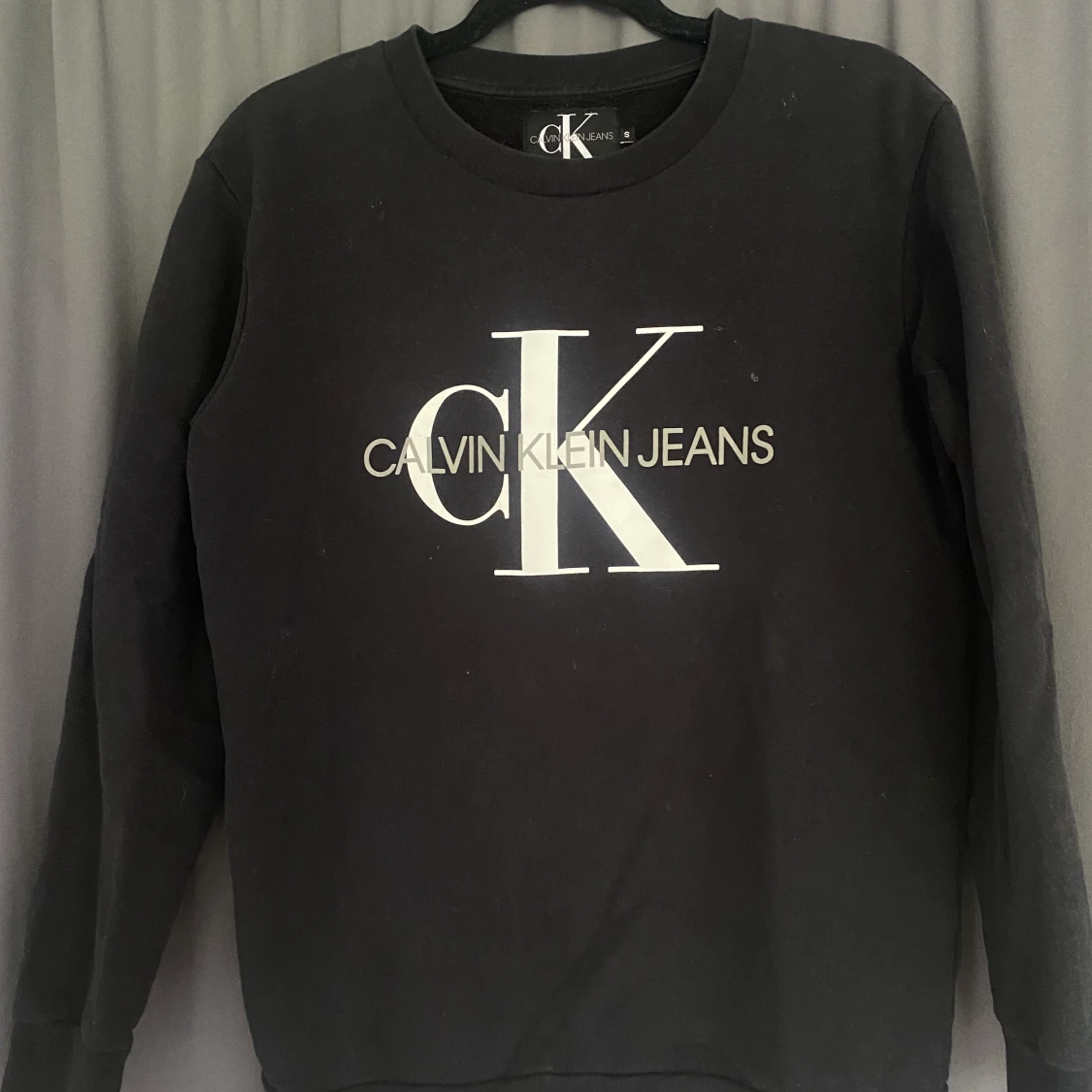 Calvin Klein tröjađ