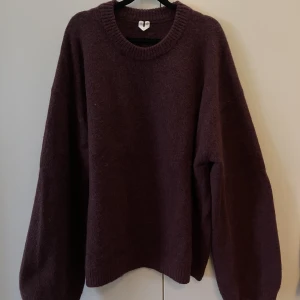 Stickad tröja från Arket - Nästintill oanvänd stickad tröja från Arket i storlek small. Ull/alpacka.