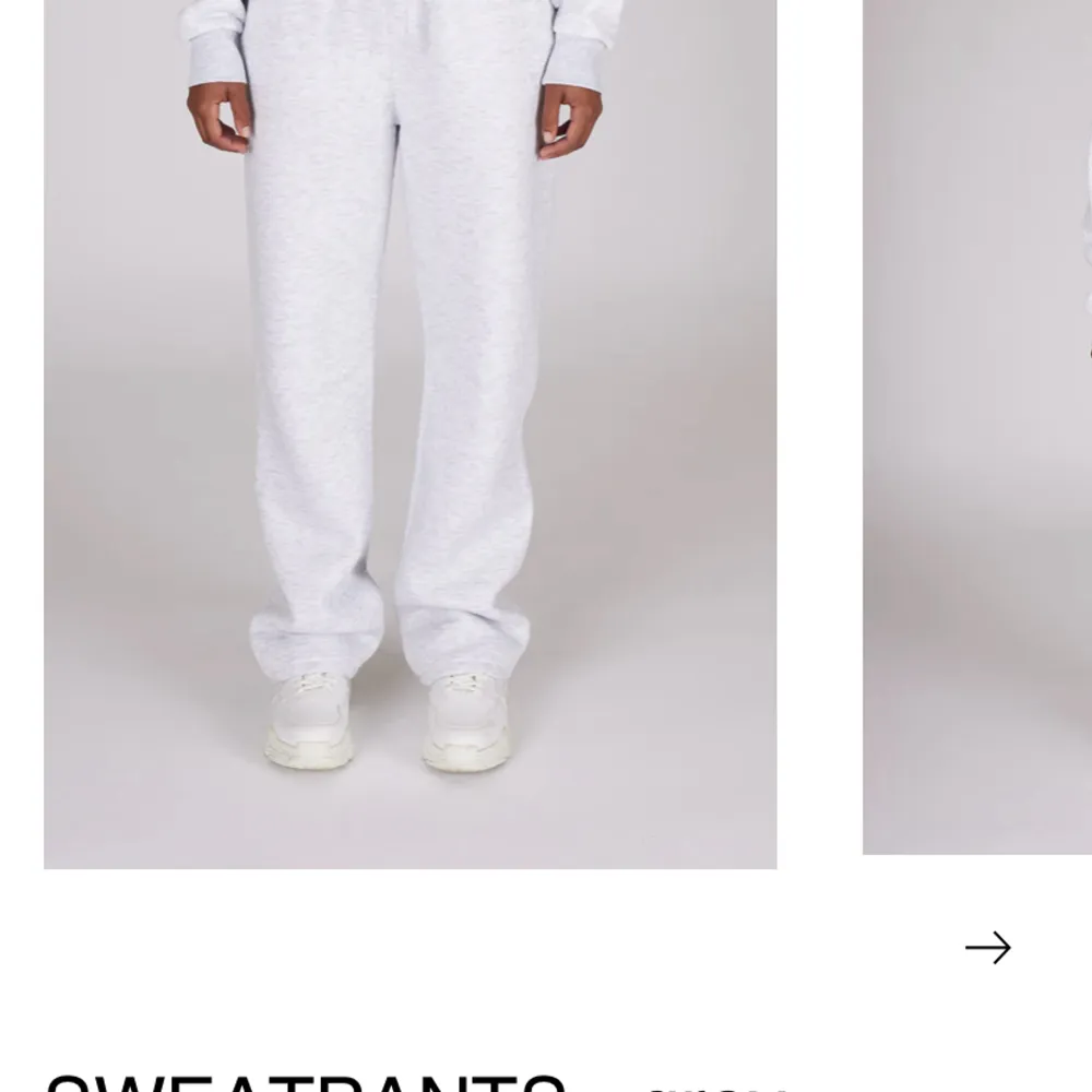 Intressekoll! Har ett par Sweatpants i färgen grey melange i storlek S, helt oanvända med prislapp kvar och förpackning. Beställde två storlekar därav att jag kollar om det finns intresse för dessa som är nästan helt slutsålda på deras hemsida🥰. Jeans & Byxor.