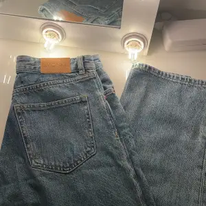 Blåa Monki jeans i storlek 27 💗