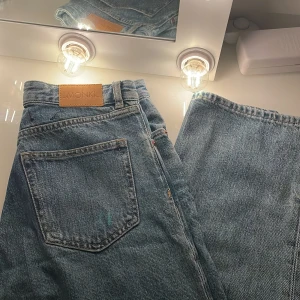 Monki jeans  - Blåa Monki jeans i storlek 27 💗