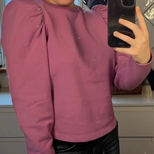 Puff tröja :) - Lila tröja med puffärmar 