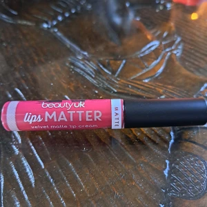 Lips Matter💞 - Här är ett helt nytt läppstift som inte ens är öppnat🌞 Det var ej min färg! Köpt på Beauty Uk. Pris 20 kr plus frakt Swish finns 🌞 Anki 