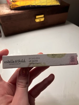 ⋆｡ﾟ☁︎｡Läppglans｡ ﾟ☾ ﾟ｡⋆ - Fint läppglans men som inte passar mig ❤️Bara testad! 