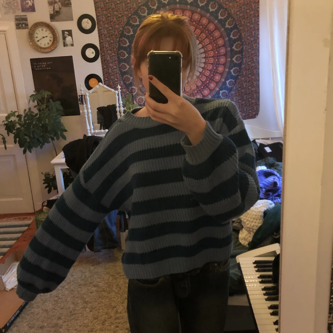 Blå randig stickad tröja